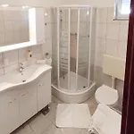 1 Bedroom Lovely In *