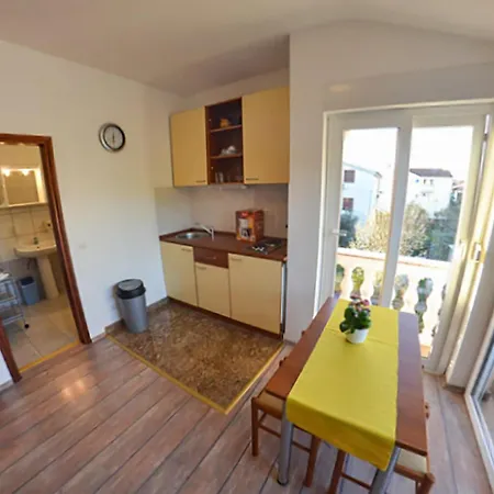 1 Bedroom Stunning In توراني