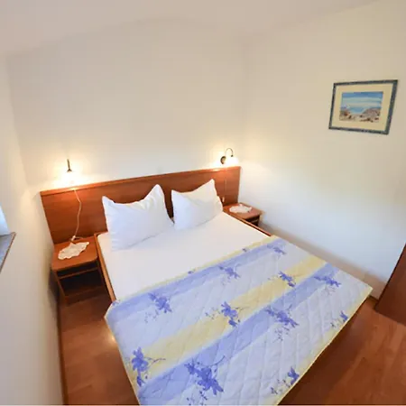 1 Bedroom Stunning In توراني