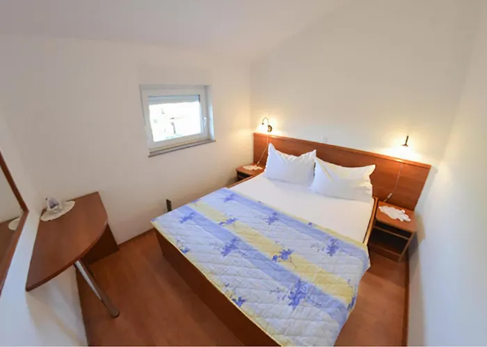 1 Bedroom Lovely In Apartment Turanj