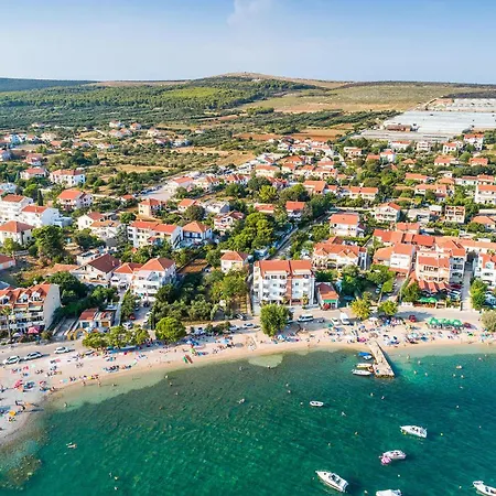 1 Bedroom Lovely In *