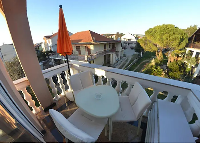 1 Bedroom Lovely In * توراني