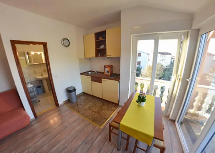 1 Bedroom Lovely In توراني